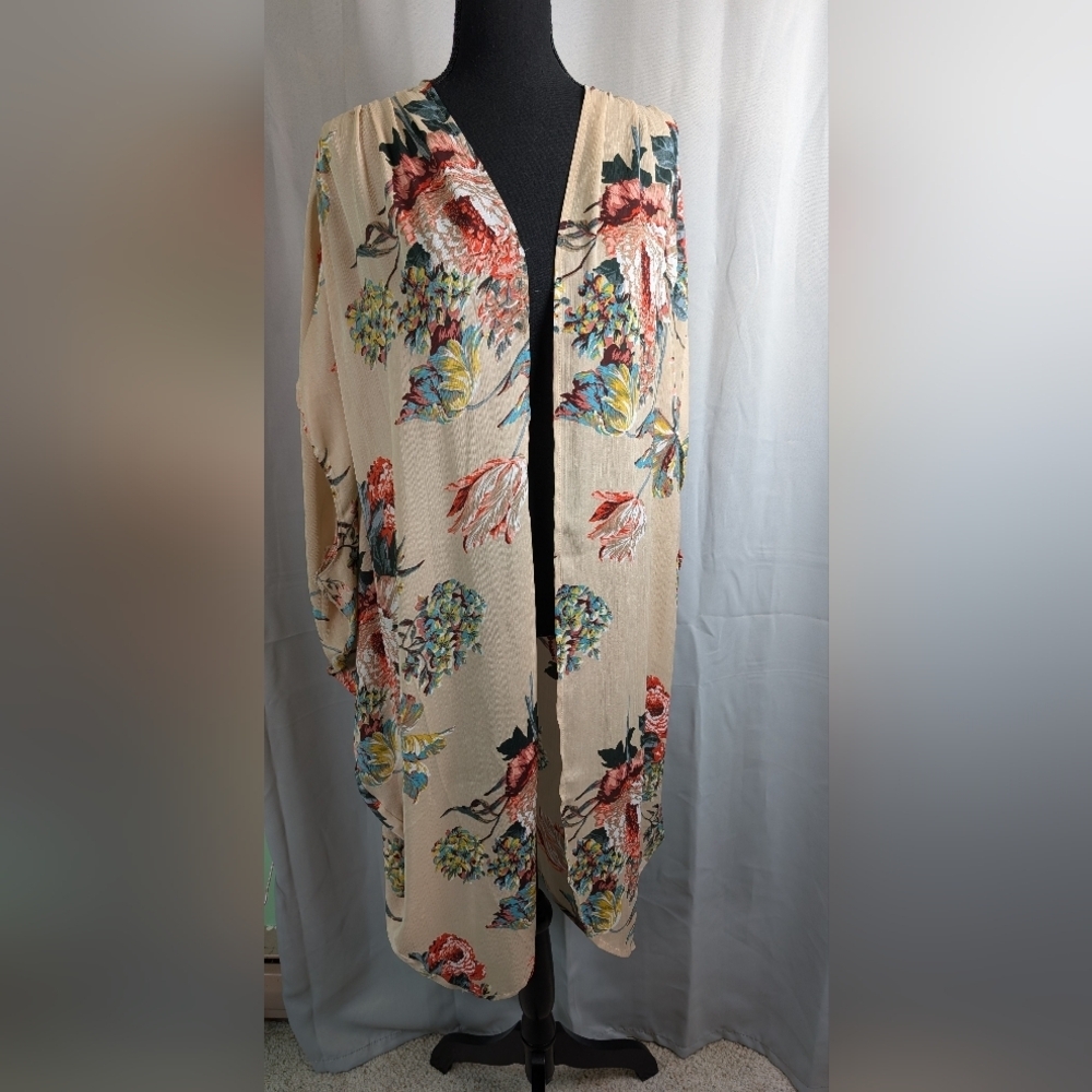 Umgee Floral Kimono in Cream and‎ Multicolor